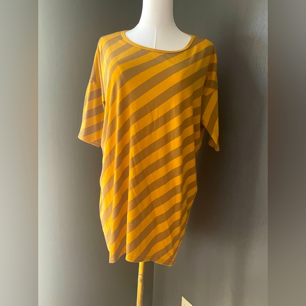 LuLaRoe Irma Tunic Top – XS